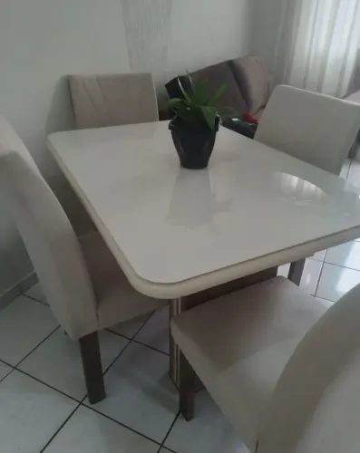 Mesa 4 cadeira para sala