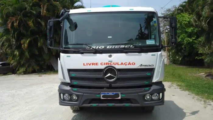 Atego 2429 com 60.000 km ano 2025 ar cond
