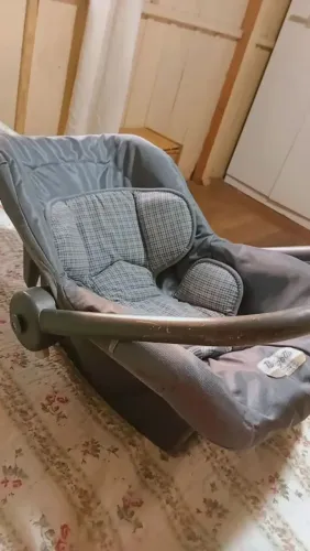 Vende-se bebê conforto 