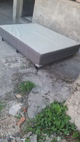 Vendo base de cama box casal por 100 reais entrego 