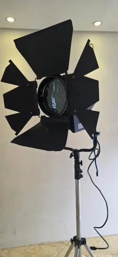 Fresnel Dexel Zeus de 1000W Luz para cinema, completo, perfeito, quase novo. 1K