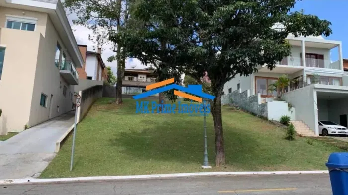 Terreno com 450m² em Cond. Morada dos Pássaros - Aldeia da Serra - Barueri.