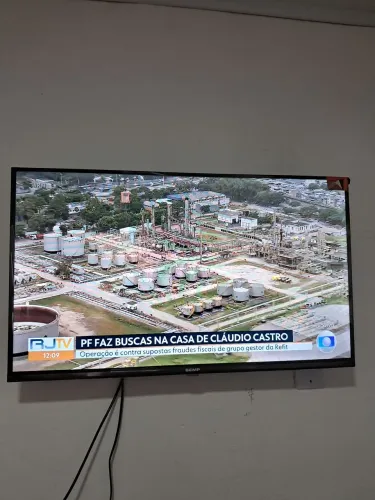 uma tv retira no endereço nao aceito pix so dinheiro ela esta nova de 32