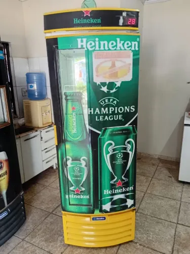 Cervejeira Metalfrio filete de vidro 497 litros 1.890 reais