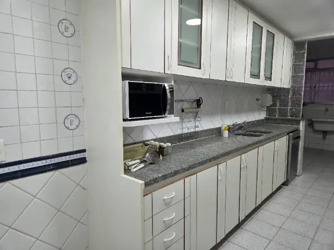 Armários de Cozinha Planejados Brancos - Marcenaria Sob Medida - Leblon