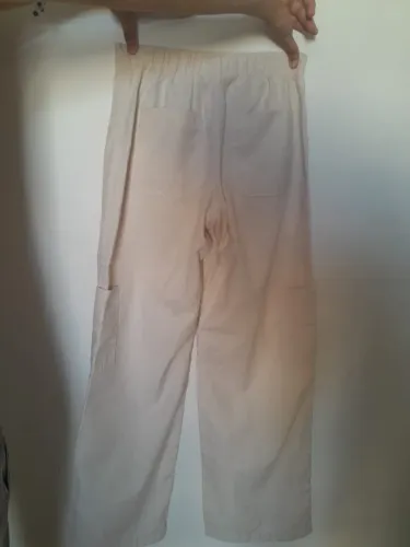 Claro! Para a OLX, eu colocaria assim:  Calça nova com etiqueta  usada apenas 1 vez ?  