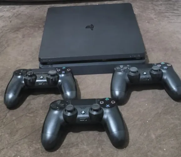 PS4 PLAYSTATION + 3 CONTROLES