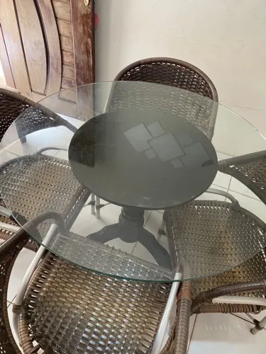 Mesa de jantar vidro 1,10m + 4 cadeiras