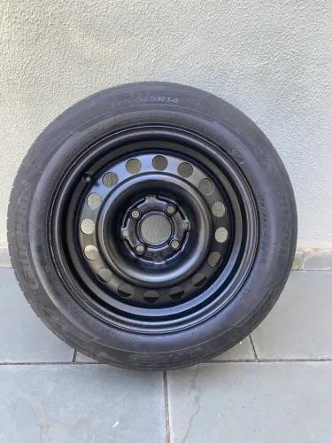 Roda de ferro VW aro 14 com pneu 175/65 R14