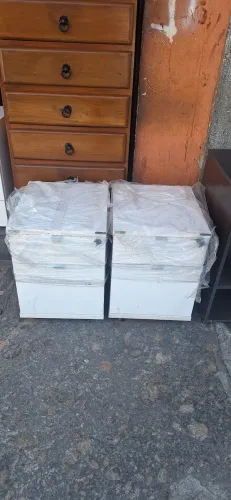 Gaveteiro com rodinhas em ótimo estado. 