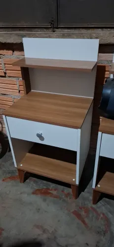Mesa de cabeceira de luxo