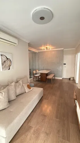 APARTAMENTO À VENDA NO RECREIO | 2 SUÍTES, VARANDA E VISTA PARA A PISCINA