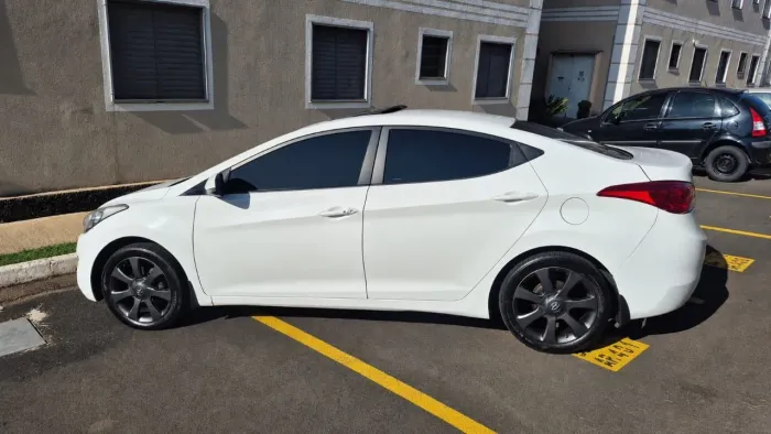 Hyundai Elantra GLS 1.8 16V Aut. 2012