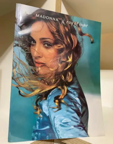 Madonna Livro De Partiruras Ray Of Light oficial