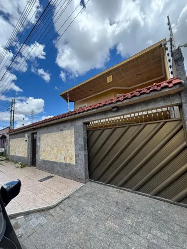 VENDA - Casa Duplex com 3 Suítes - Piscina Bairro Duque de Caxias