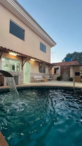 linda casa de 4 dormitórios com piscina!