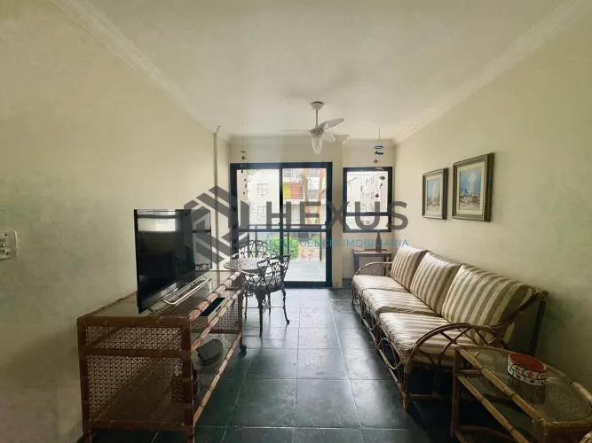 Apartamento com varanda na Praia da Enseada, Guaruja