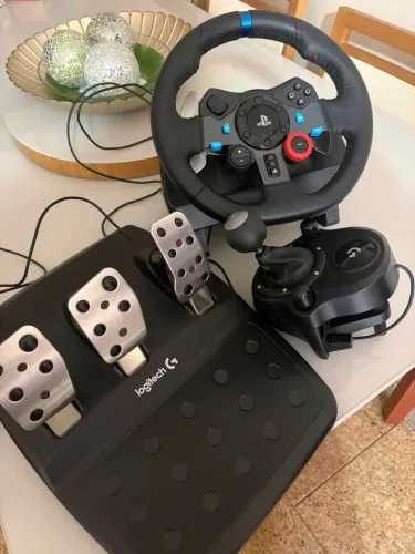 Volante Logitech G29 + pedais + câmbio manual, pouco usado.