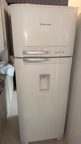 Geladeira Electrolux DC49A (462L) com Dispenser de Água - Ótimo Estado