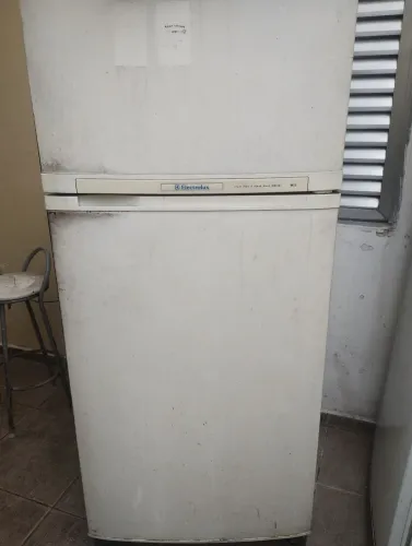 Por 99 reais geladeira parou de funcionar 