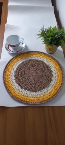 Sousplat de crochê que transformam sua mesa, fio 100% algodão, medindo aprox. 34cm 