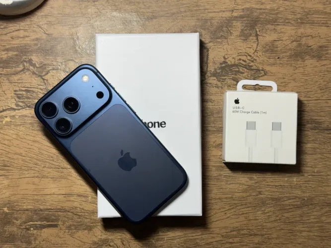 iPhone 17 pro 256 gb blue