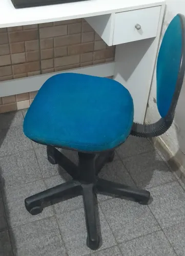 Mesa de estudo e cadeira