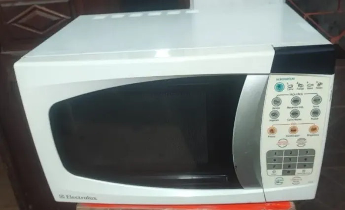 MICROONDAS ELETROLUX EM OTIMO ESTADO