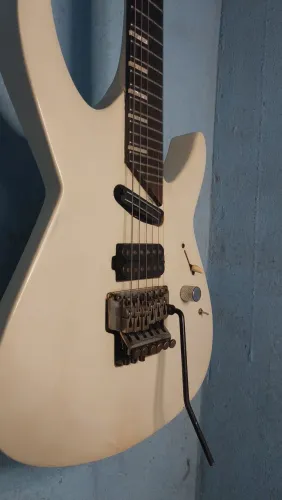 Guitarra 27T vendo urgente