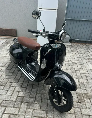 Linda Scooter Elétrica modelo da Vespa retrô 1200W ano 2025 c/300km