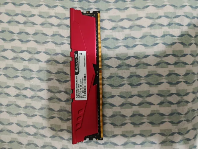 MEMÓRIA RAM T-FORCE VULCAN Z 8GB DDR4 3000MHz CL16 - PERFEITO ESTADO