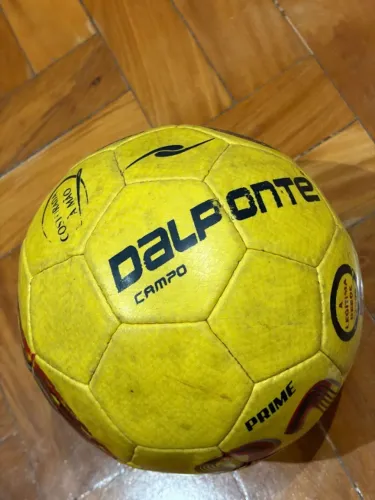 Kit 2 Bolas de Futebol de Campo Usadas (Penalty e Dalponte)