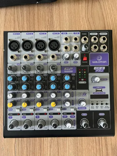 Mesa de Som Waldeman 8 canais