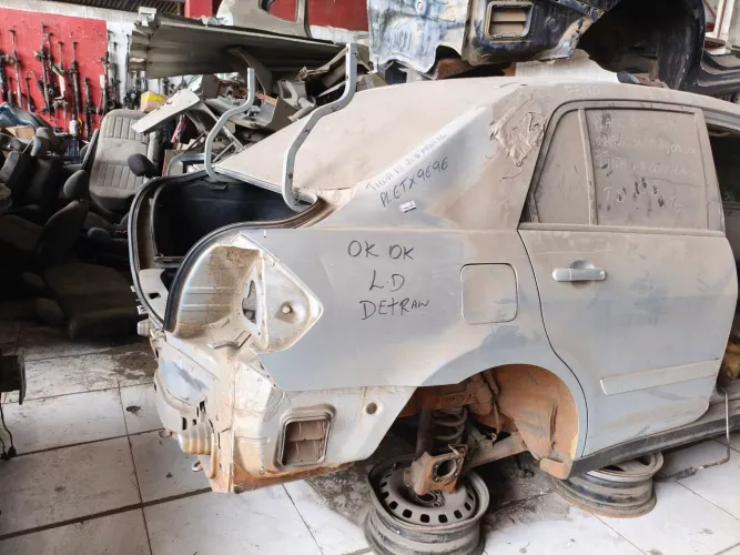 VENDO PEÇAS TIIDA 2011 