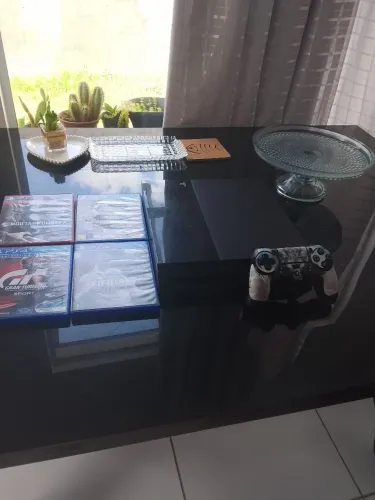 PS 4 com 4 jogos e 1 controle 