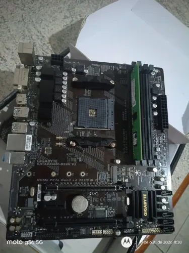 Placa mãe AM4 PRA PEÇAS+ 4GB DDR4
