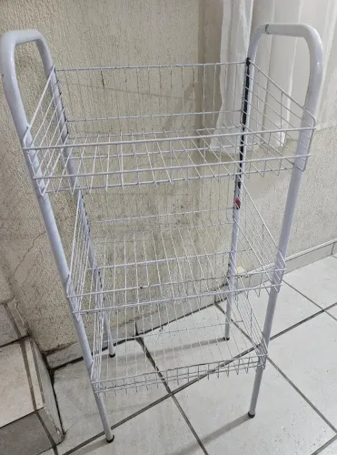 Cesto expositor aramado para lojas