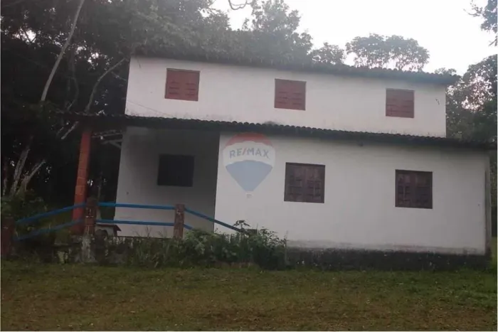 Vende-se casa em Aldeia