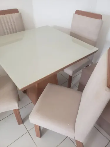 VENDO UMA MESA DE JANTAR NOVA