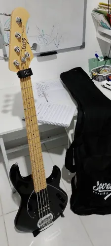 Baixo Seven Guitars SMB57 (Music Man)