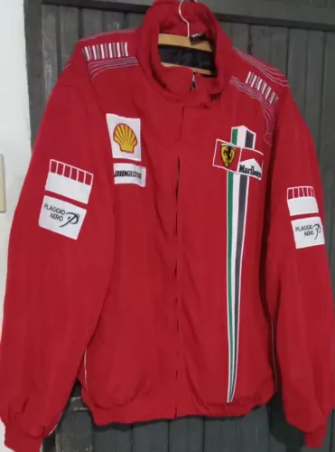 Jaqueta vermelha ferrari