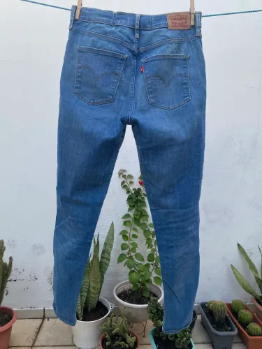 Calça jeans LEVIS original- TAM 38.