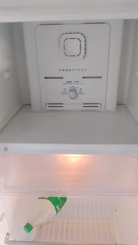 Vendo geladeira valor 700 reais