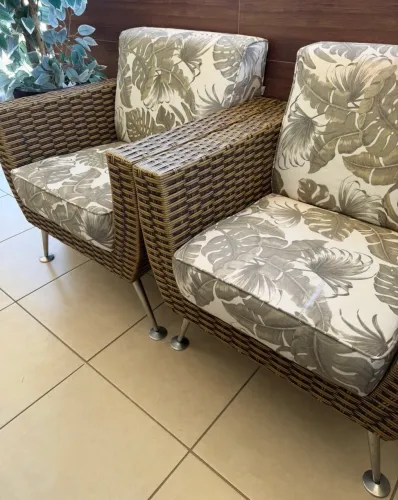 Duas Poltronas de rattan sintético 