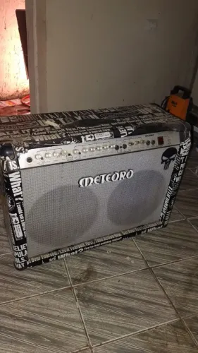 Amplificador Meteoro G200 com pedal Foot Switch