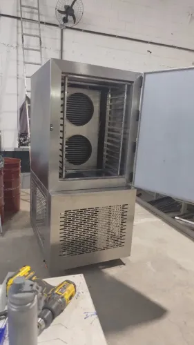 Ultracongelador para 140 canecas (bebidas)