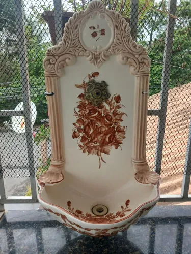 Lindo lavatorio de jardim porcelana antiga