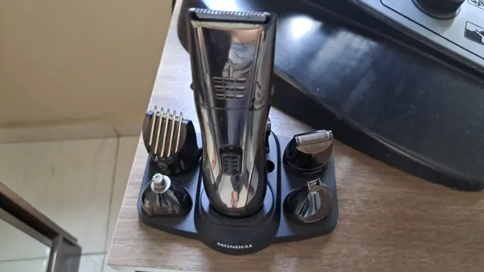 Máquina de barbear semi nova