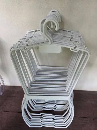 Cabides silhuetas acrílico 