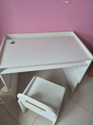 Vendo escrivaninha infantil em excelente estado